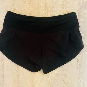 Lululemon speed up 2.5 in color black size 2